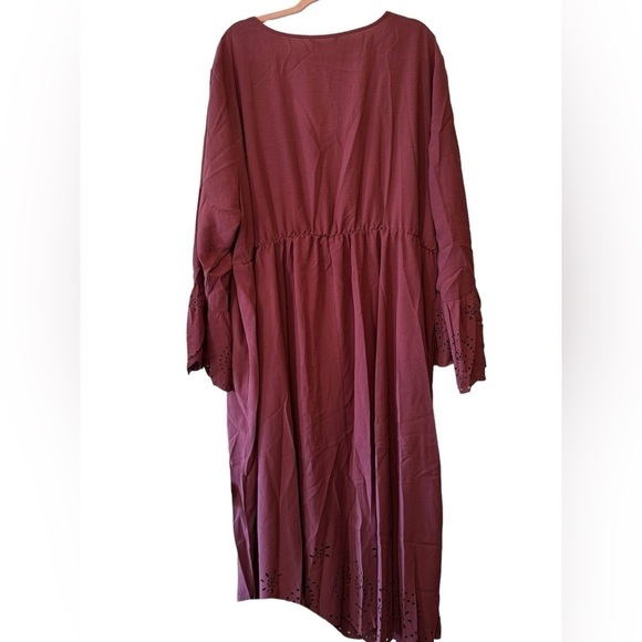 Bloomchic Bell Sleeve Laser Cut Dress 26W - Picture 8 of 11